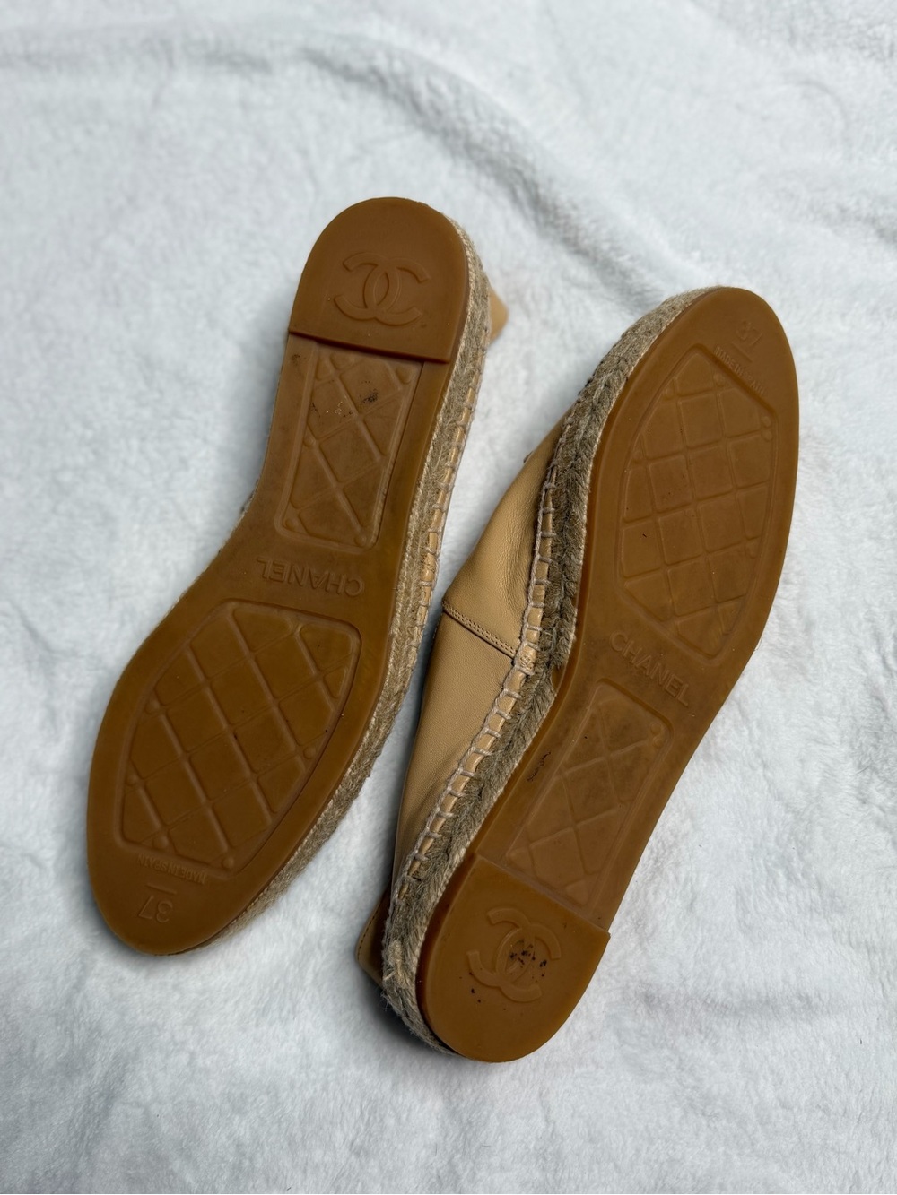 CHANEL Beige/Black Lambskin CC logo Espadrilles Flats | size 37 - Picture 8 of 8